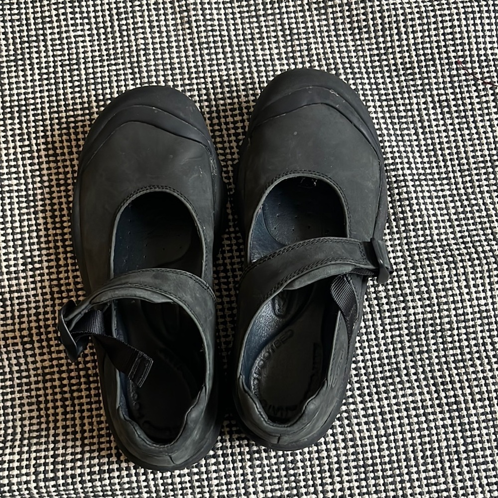 Keen Mary Jane Nubuck Leather size 9
